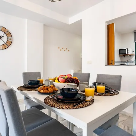 Coastal Comfort 2 Bed, Parking Pool And Terrace Апартаменти *