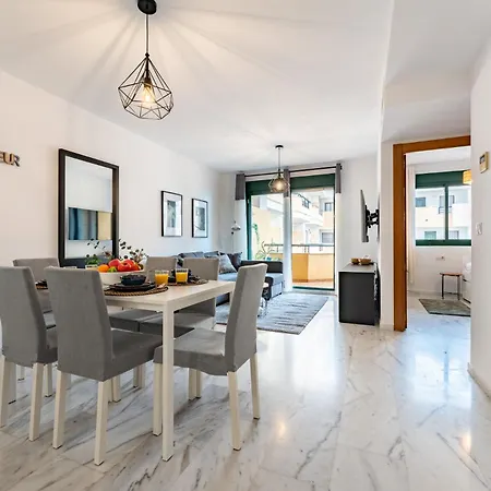 Coastal Comfort 2 Bed, Parking Pool And Terrace Апартаменти Бенальмадена
