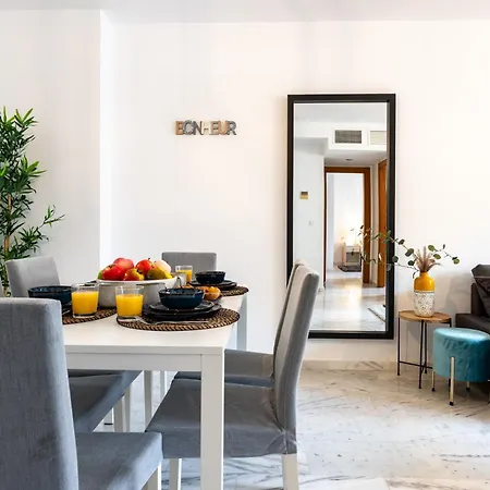 Coastal Comfort 2 Bed, Parking Pool And Terrace Бенальмадена