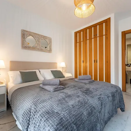 Апартаменти Coastal Comfort 2 Bed, Parking Pool And Terrace